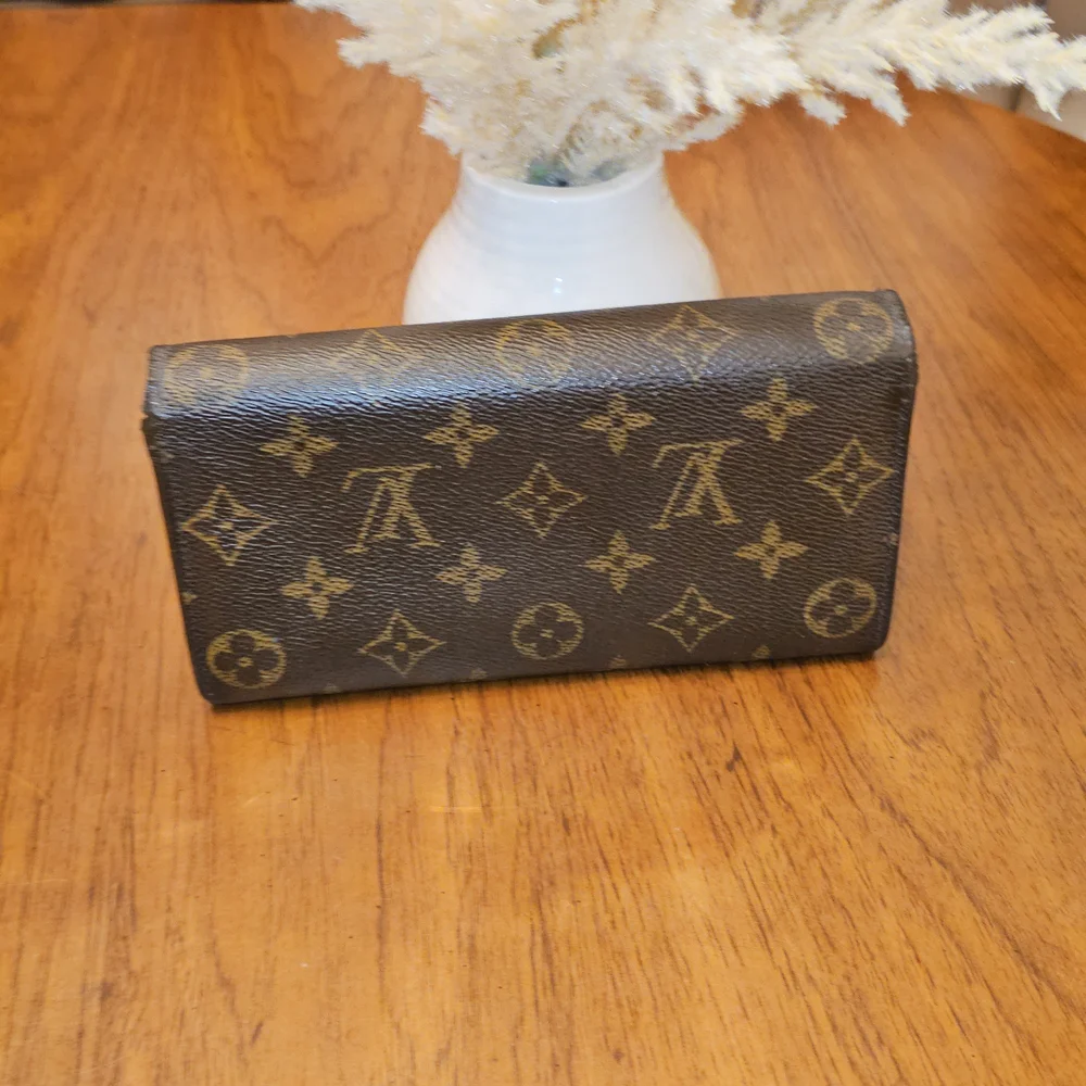 LOUIS VUITTON Luxury Brown Designer Chain Wallet - Picture 4 of 16